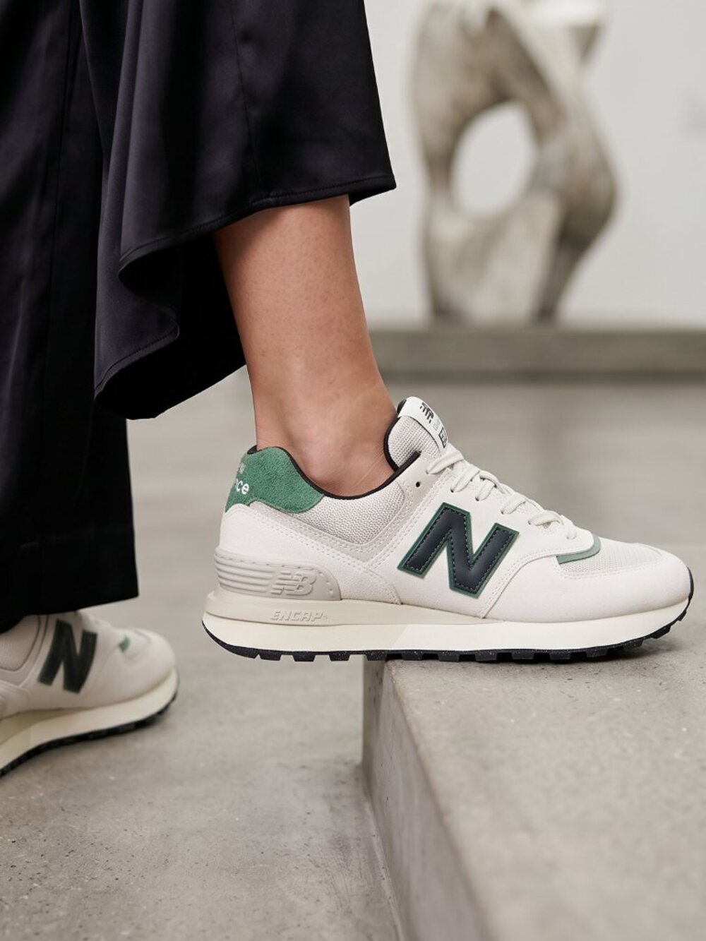 New Balance 574 Women 7 / Men 5.5 Sneakers Shoes White Deep Green Black
